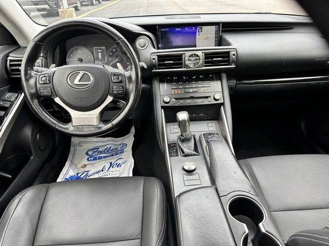 Used 2018 Lexus IS 300 AWD image 9