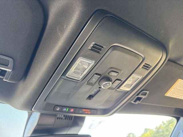 Used 2025 GMC Yukon Denali AWD/4WD image 34