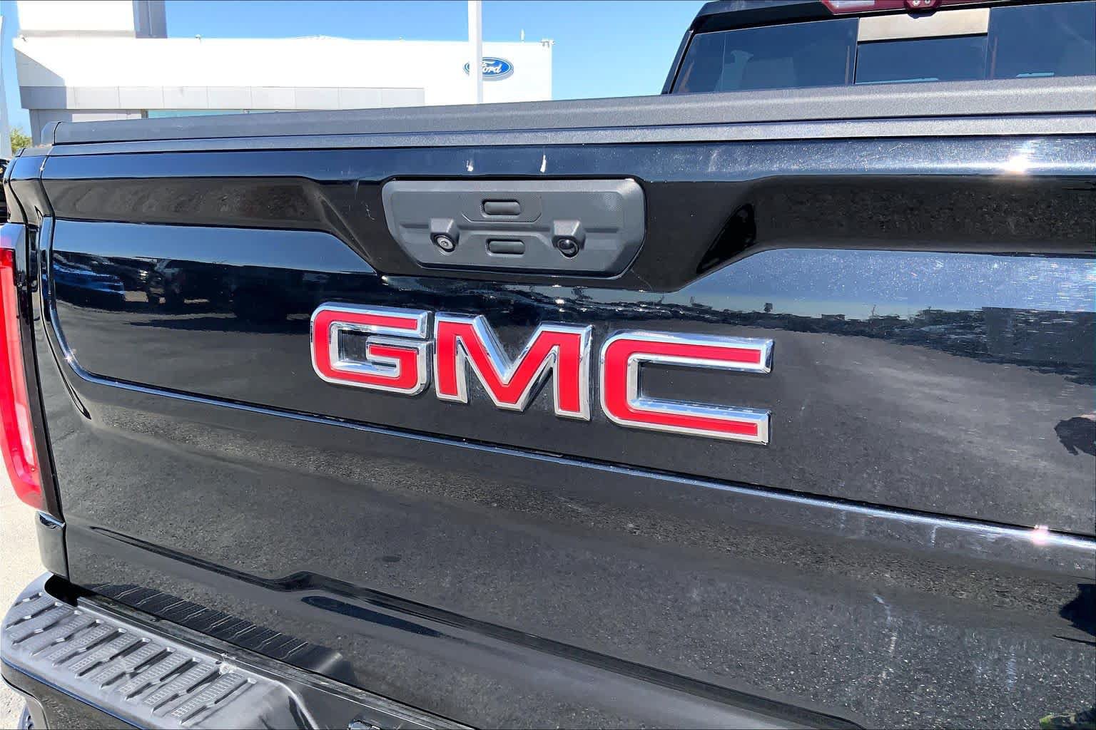 Used 2022 GMC Sierra 2500 Denali w/ Denali Black Diamond Edition AWD/4WD image 28