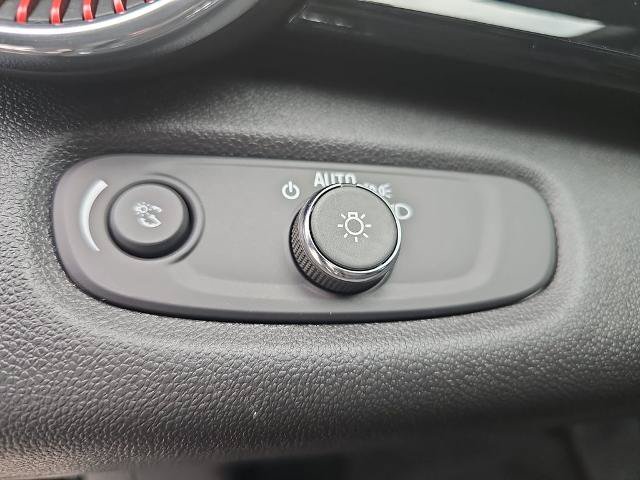 Used 2026 Chevrolet Trax RS FWD image 24