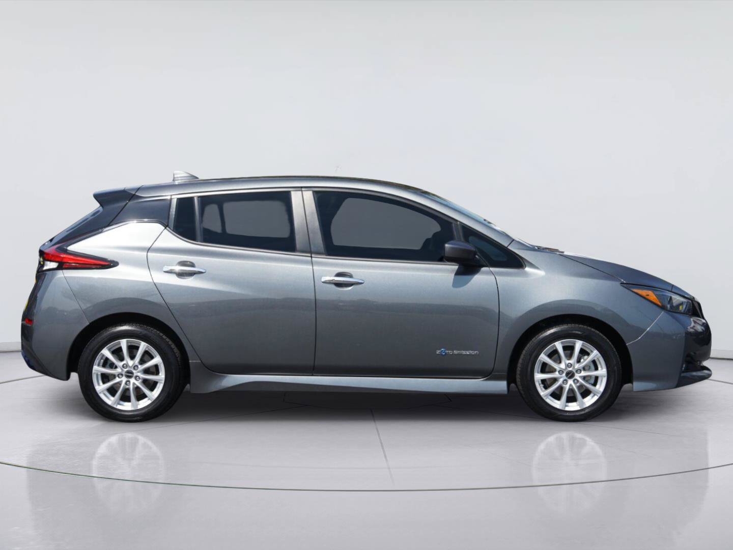 Used 2018 Nissan Leaf SV FWD image 5