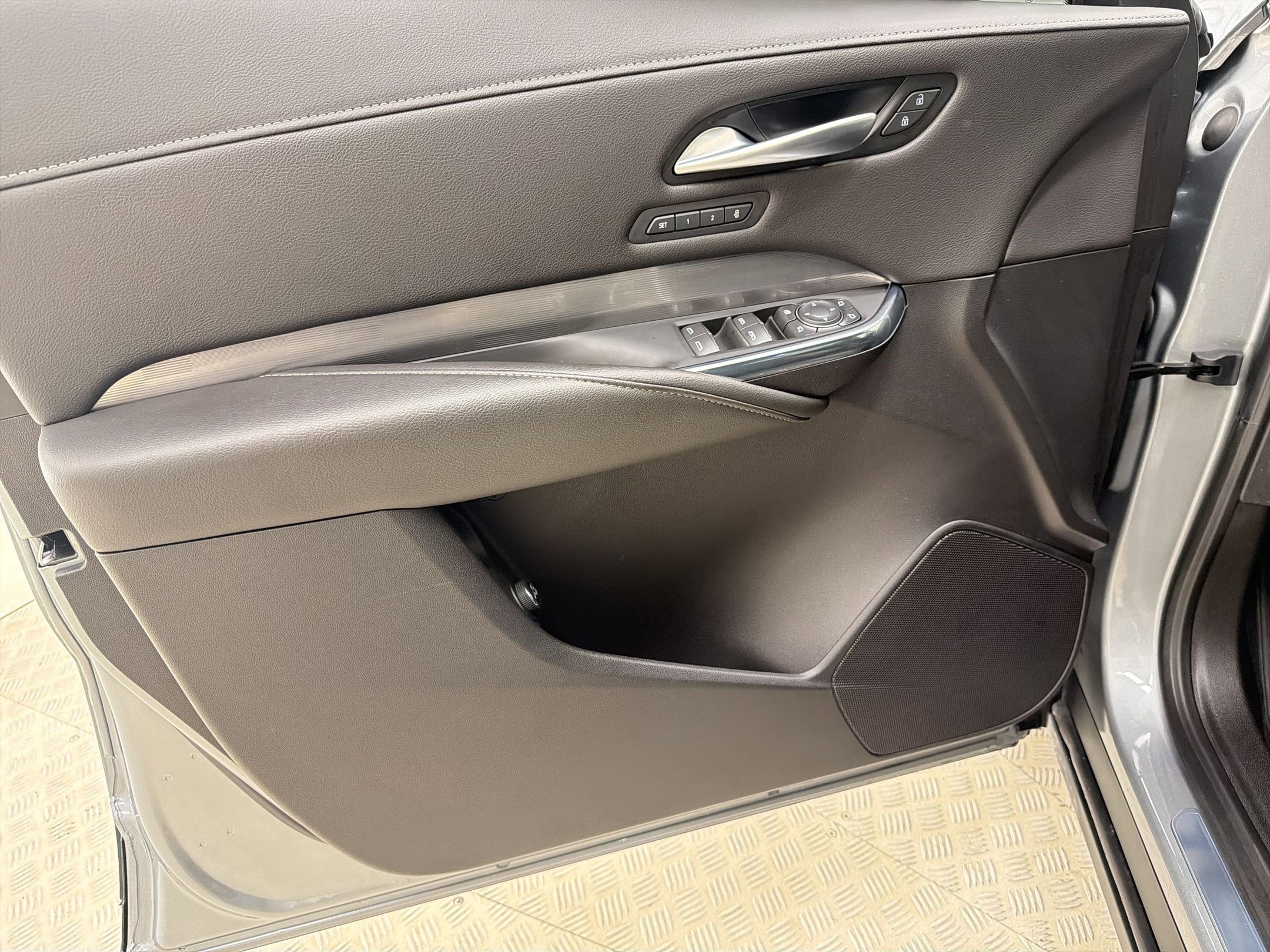 Used 2024 Cadillac XT4 Premium Luxury w/ Cold Weather Package FWD image 13