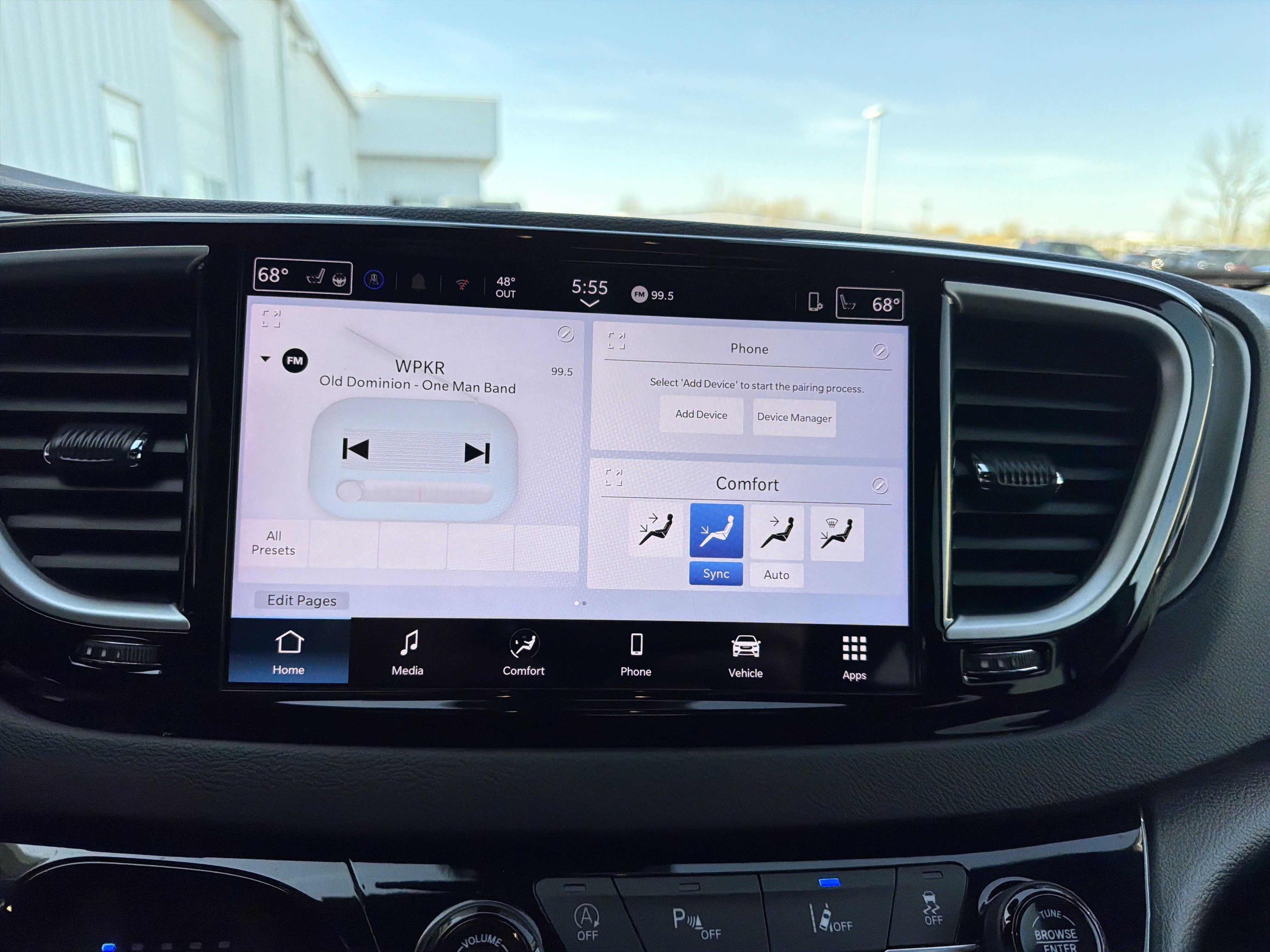 Used 2025 Chrysler Pacifica Select image 42