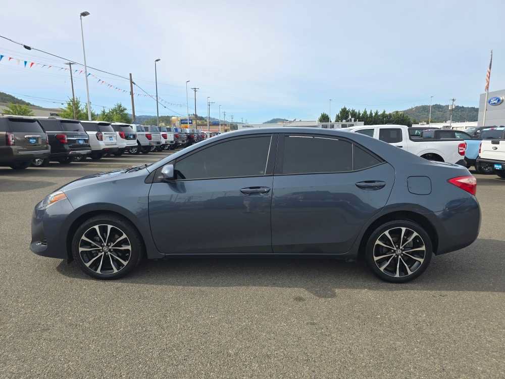 Used 2017 Toyota Corolla LE w/ Carpet Mat Package (TMS) FWD image 2