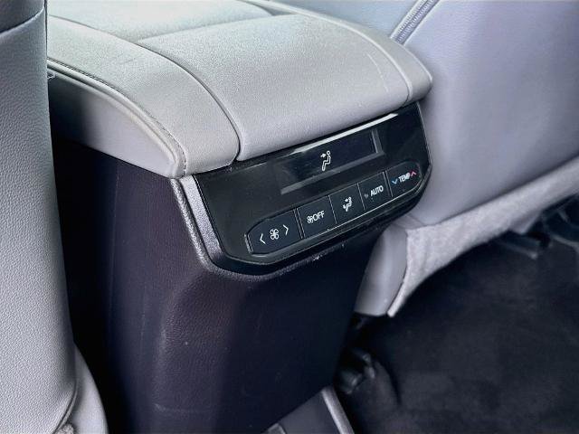 Used 2022 Toyota Highlander XLE FWD image 20