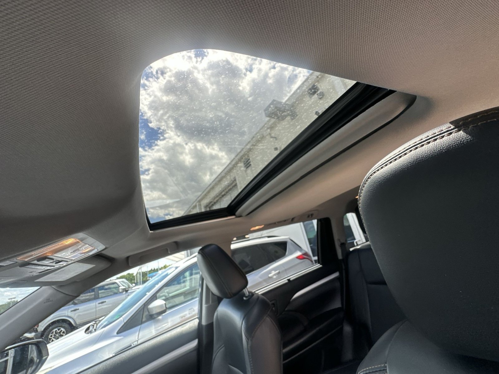 Used 2018 Toyota Highlander XLE AWD/4WD image 31