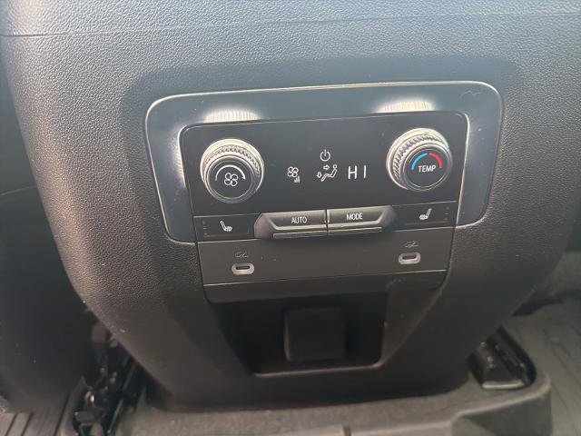 Used 2022 GMC Yukon SLT w/ SLT Premium Package image 21