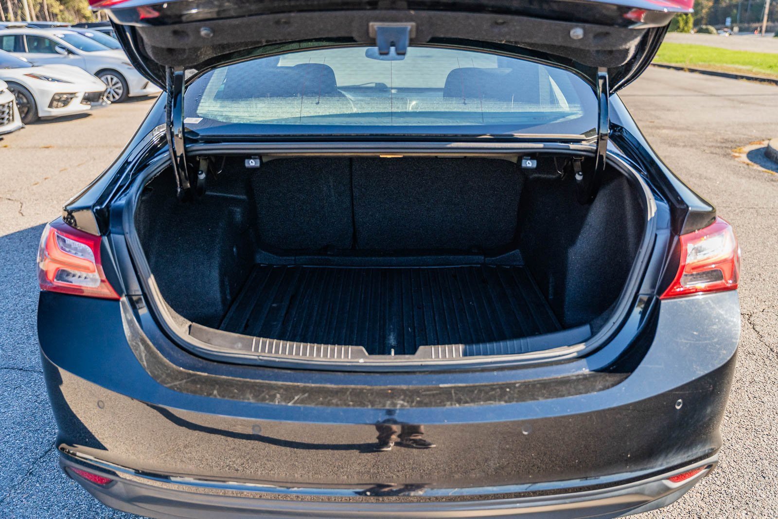 Used 2019 Chevrolet Malibu LT w/ Leather Package image 16