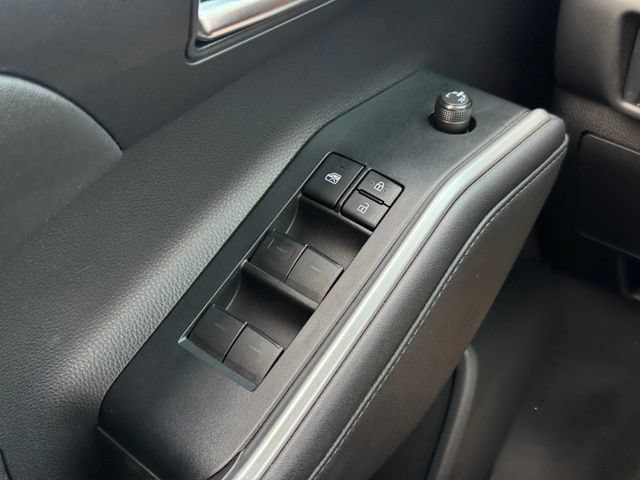 Used 2020 Toyota Highlander XLE AWD/4WD image 38
