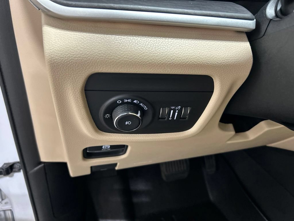 Used 2021 Jeep Grand Cherokee L Limited w/ Trailer Tow Group (B) AWD/4WD image 14