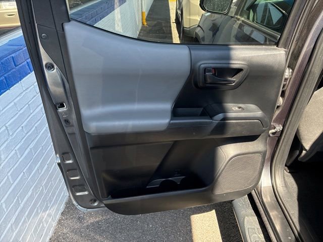 Used 2022 Toyota Tacoma SR AWD/4WD image 19