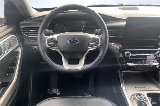 Certified 2022 Ford Explorer Limited w/ Hybrid Equipment Group 310A image 7