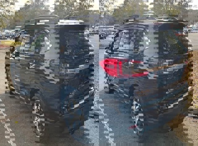 Used 2023 Subaru Ascent Premium w/ Convenience Package image 4