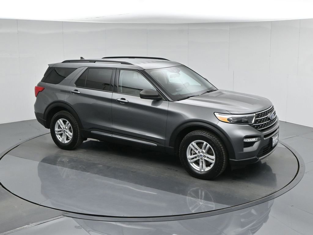 Certified 2022 Ford Explorer XLT w/ Equipment Group 202A image 5