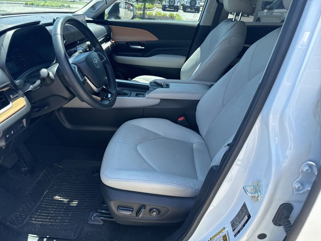 Used 2024 Toyota Grand Highlander AWD image 8