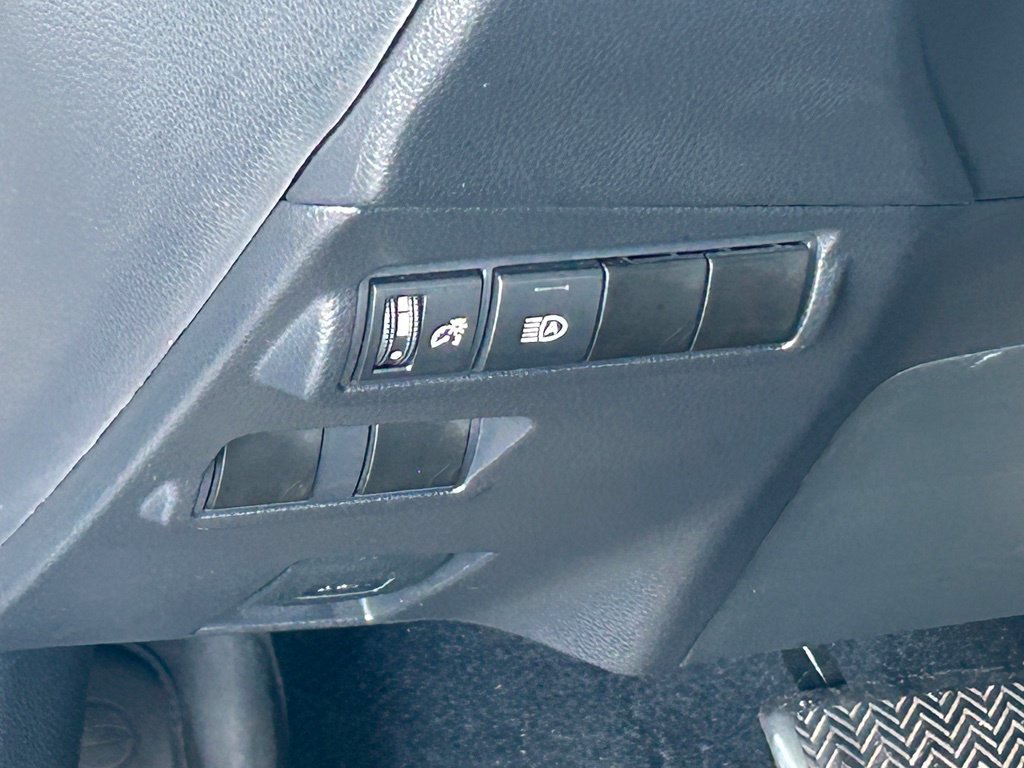 Used 2024 Toyota Corolla Cross LE FWD image 35