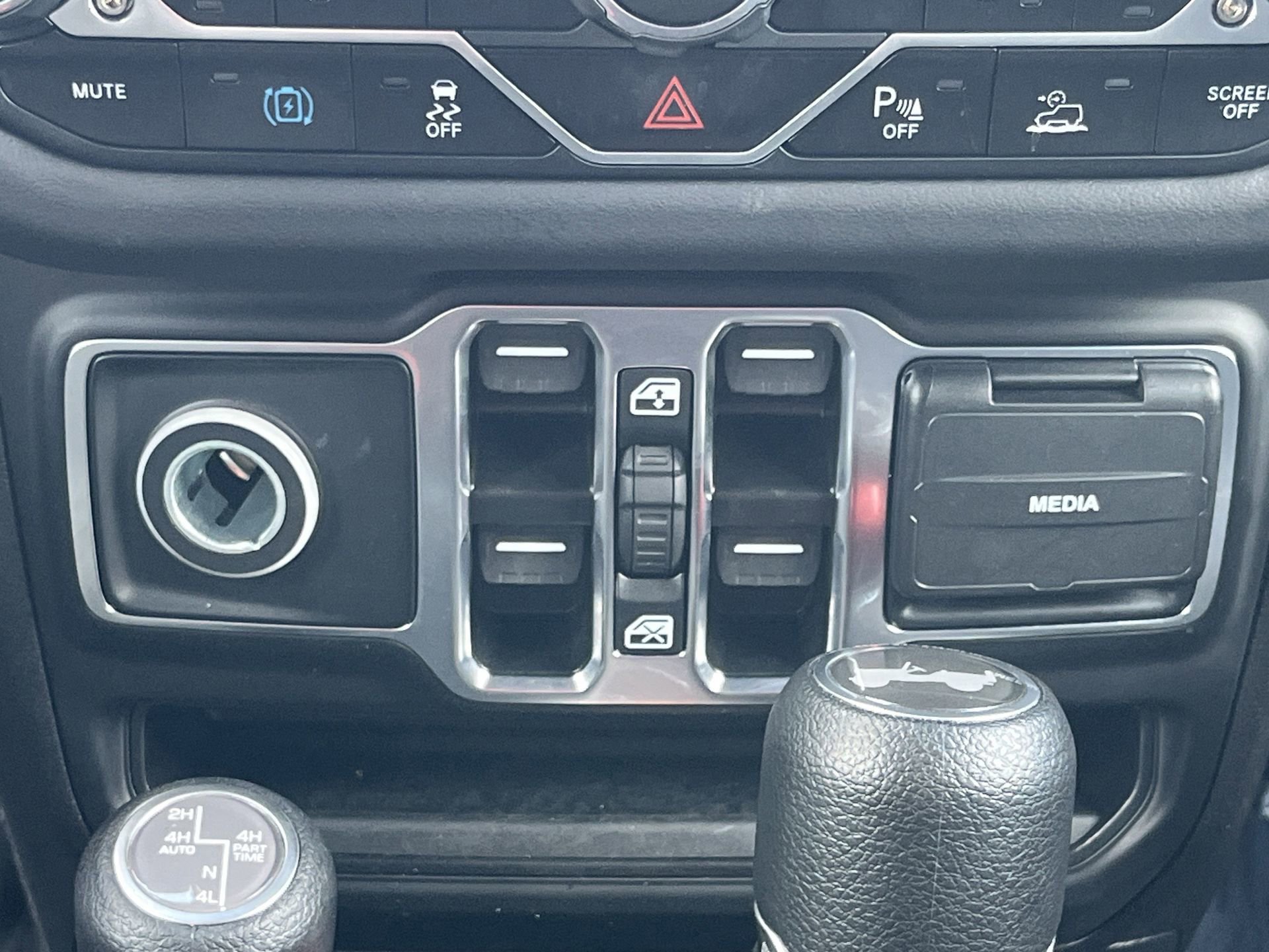 Used 2025 Jeep Wrangler Unlimited Sahara w/ Safety Group image 11