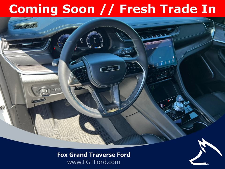 Used 2023 Jeep Grand Cherokee Overland w/ Luxury Tech Group IV AWD/4WD image 16