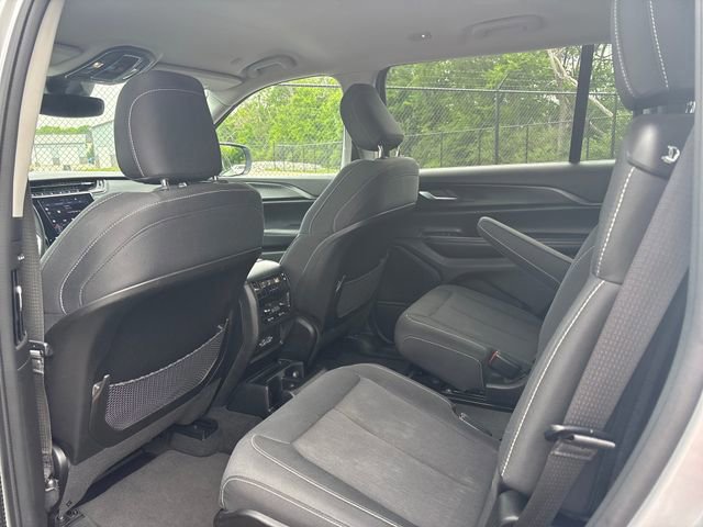 Used 2023 Jeep Grand Cherokee L Laredo image 12