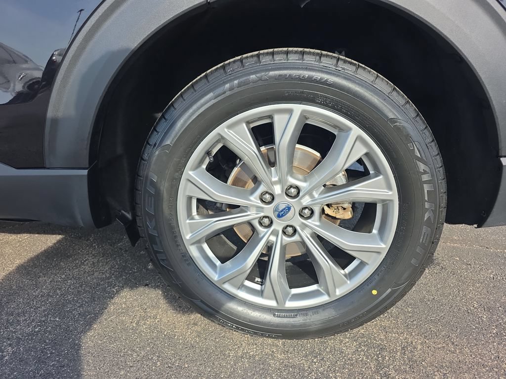 Certified 2023 Ford Explorer XLT w/ Equipment Group 202A AWD/4WD image 15