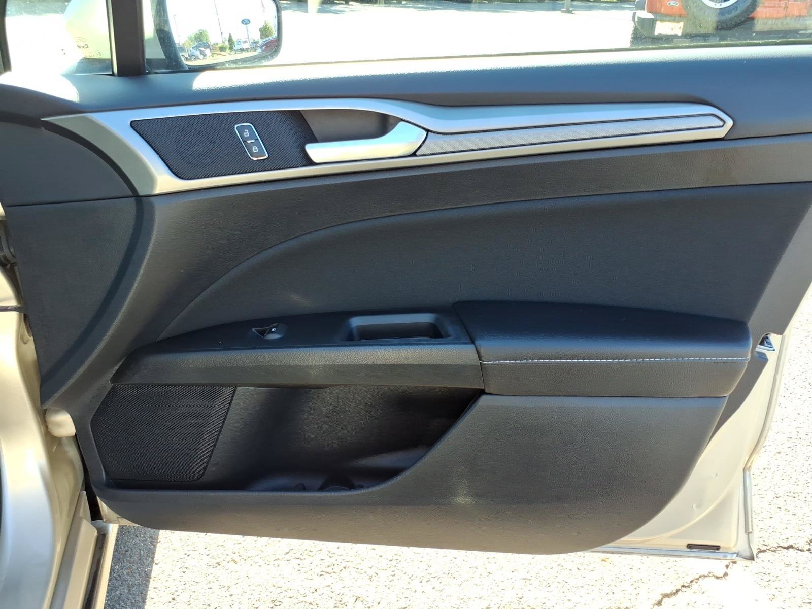 Certified 2019 Ford Fusion SE FWD image 10