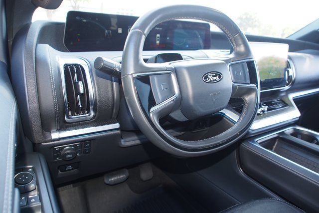 Certified 2025 Ford Expedition Platinum w/ Stealth Performance Package AWD/4WD image 23