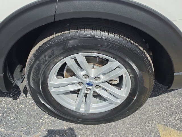 Certified 2024 Ford Explorer XLT RWD image 7