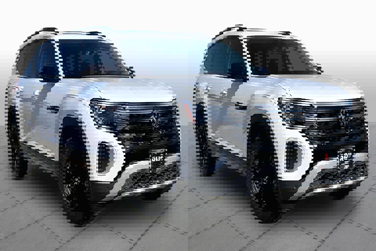 Used 2024 Volkswagen Atlas Peak Edition SE AWD/4WD image 3