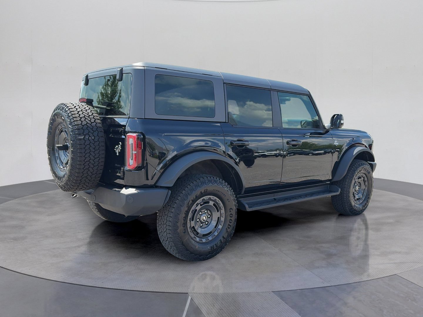 Certified 2025 Ford Bronco Outer Banks w/ Sasquatch Package AWD/4WD image 14