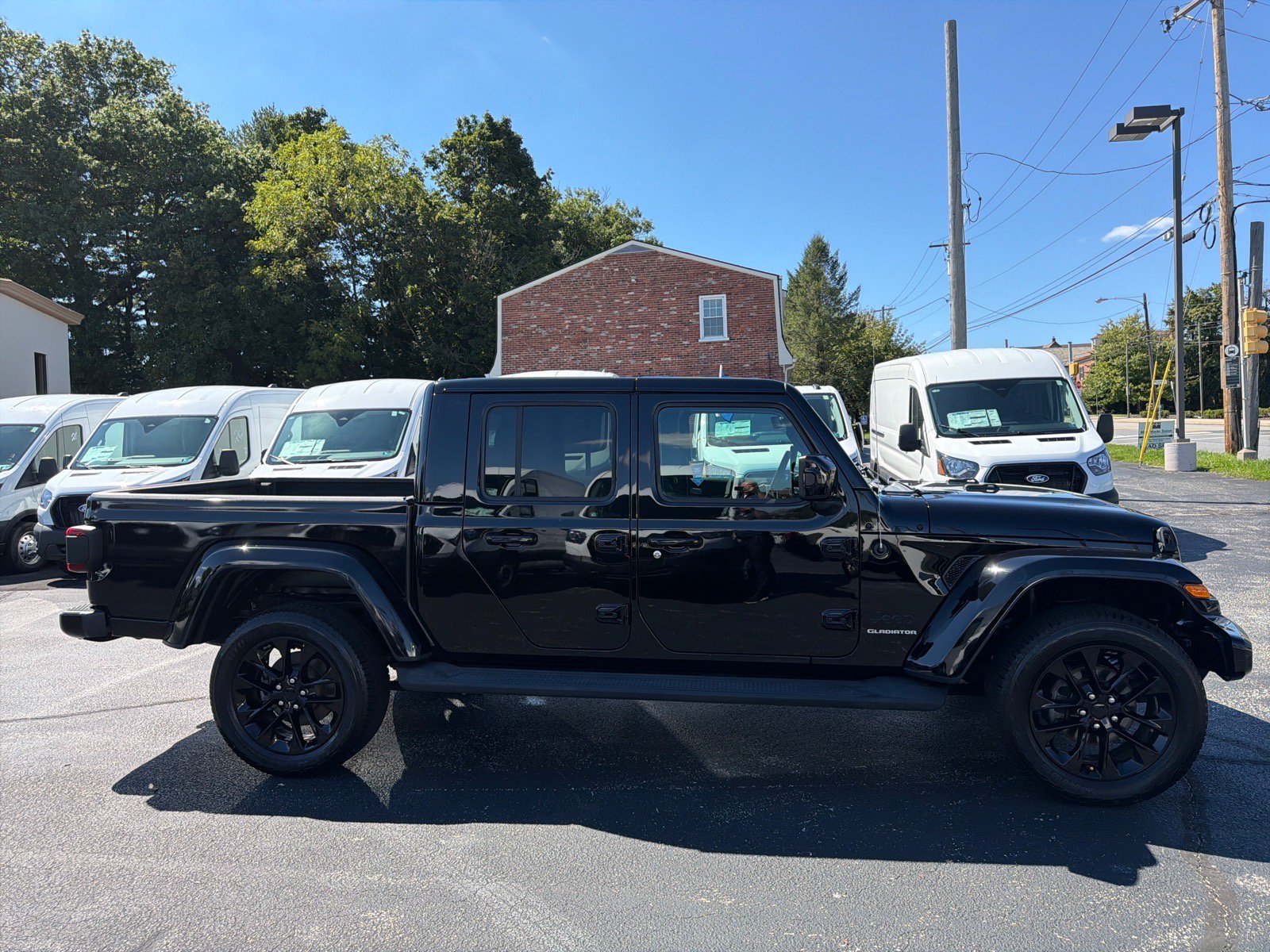 Used 2021 Jeep Gladiator Overland AWD/4WD image 4