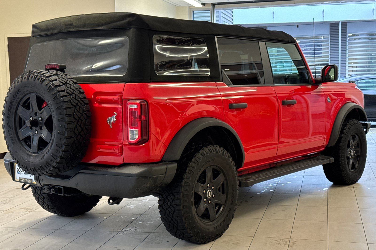 Certified 2021 Ford Bronco Black Diamond image 4