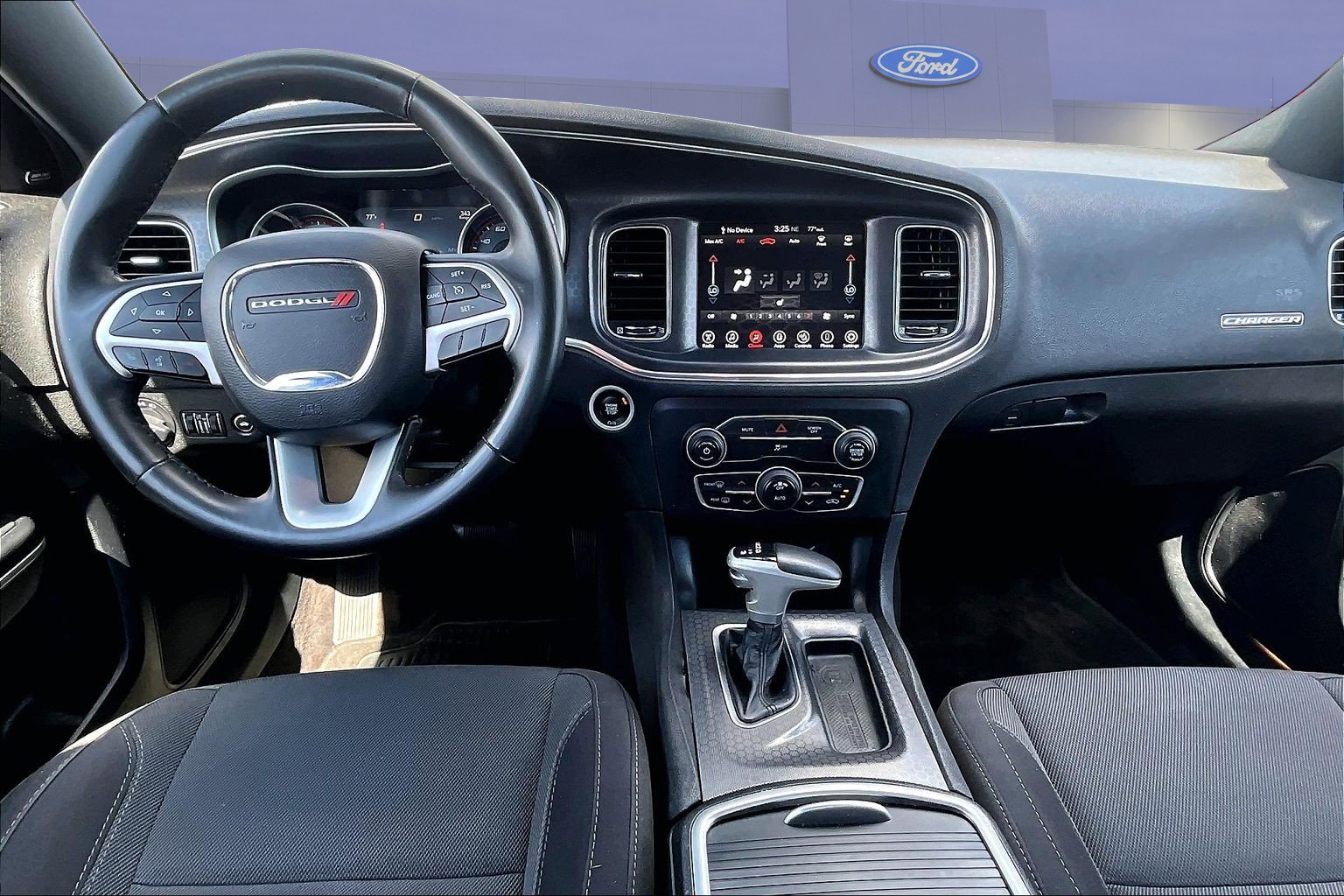 Used 2017 Dodge Charger SXT RWD image 7
