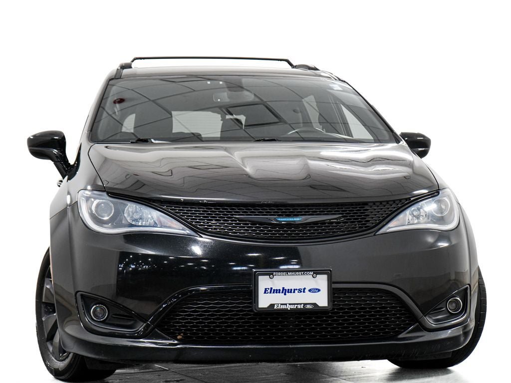 Used 2020 Chrysler Pacifica Touring-L w/ S Appearance Package FWD image 3