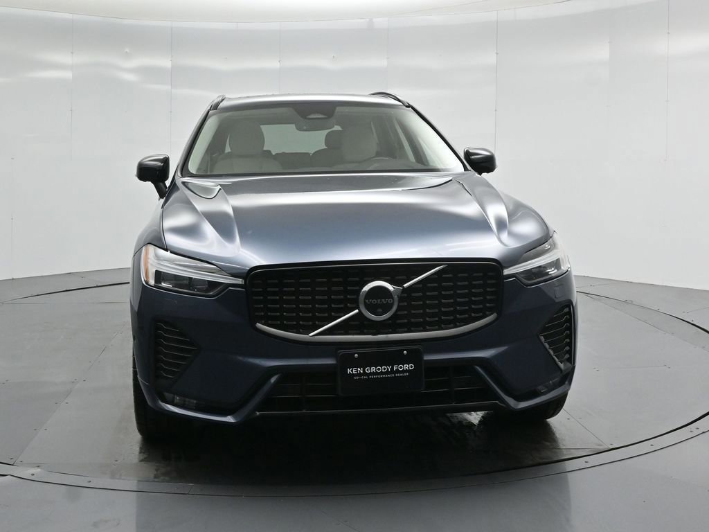 Used 2023 Volvo XC60 B5 Plus image 30