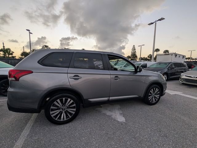 Used 2019 Mitsubishi Outlander ES image 13