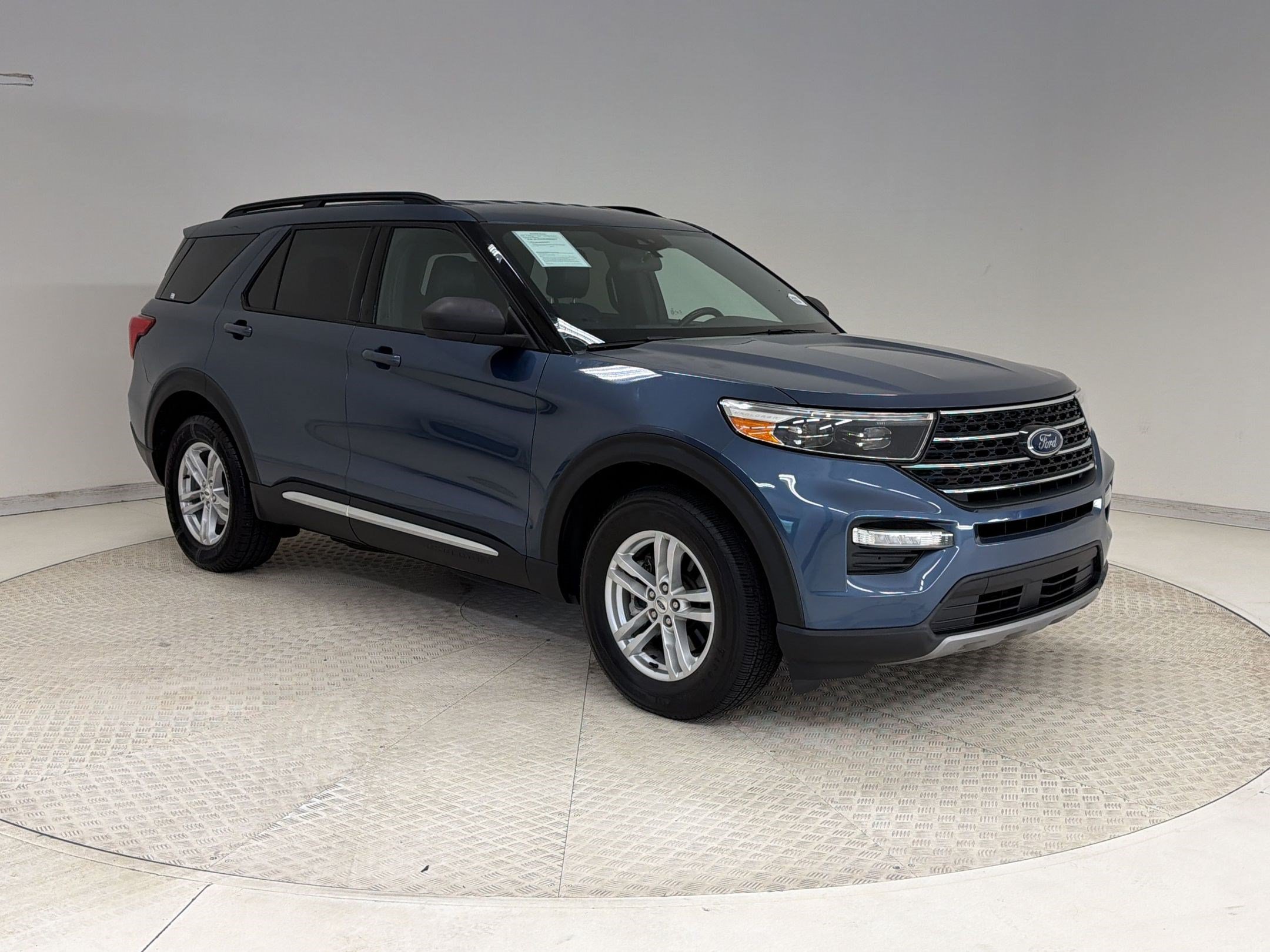 Certified 2020 Ford Explorer XLT w/ Equipment Group 202A AWD/4WD image 7