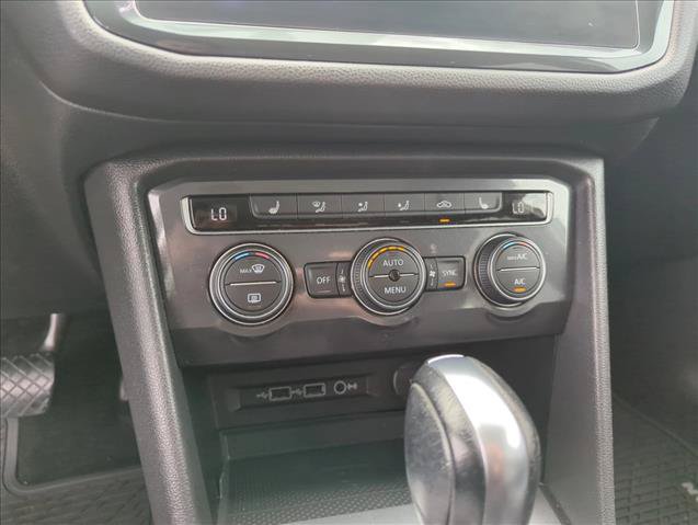 Used 2020 Volkswagen Tiguan SE w/ Panoramic Sunroof Package FWD image 11