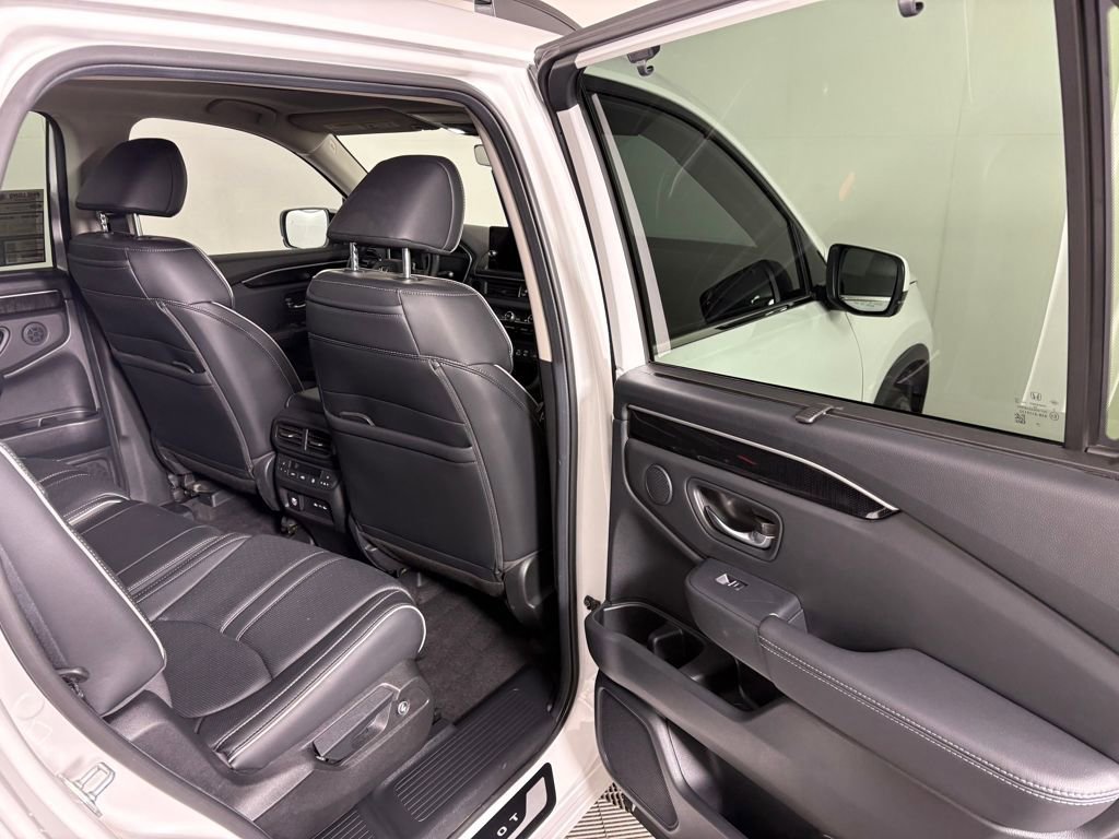 Used 2025 Honda Pilot Elite image 36