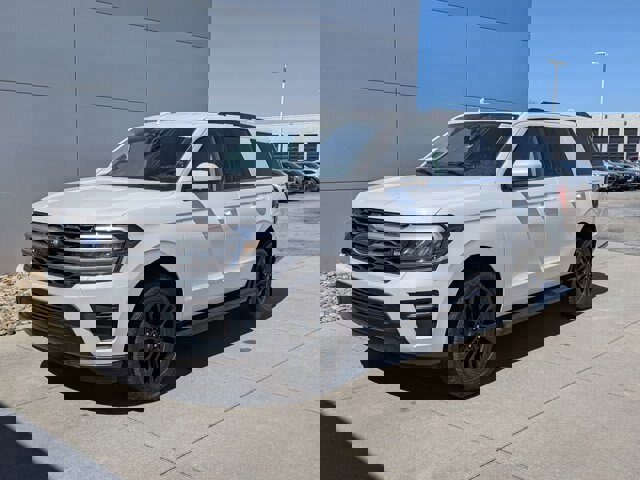 Certified 2024 Ford Expedition XLT image 2
