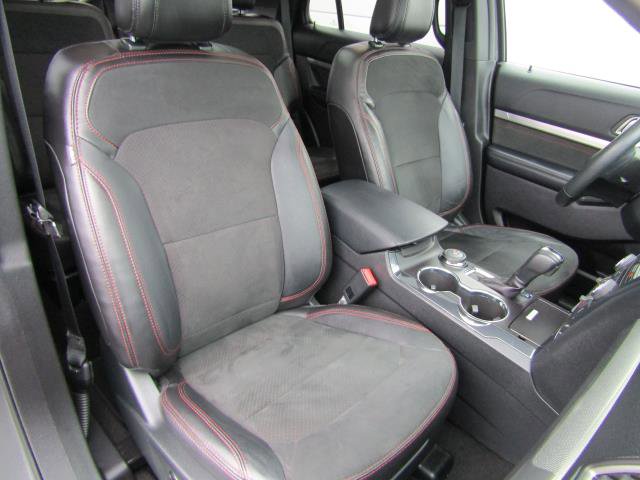 Certified 2018 Ford Explorer XLT w/ Equipment Group 202A image 10