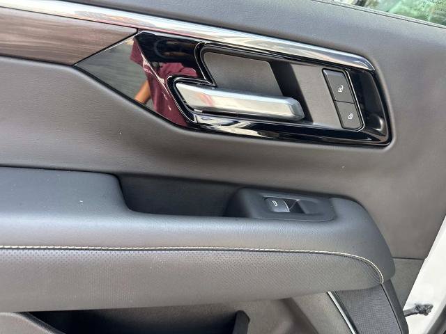 Used 2025 Chevrolet Tahoe Premier RWD image 12