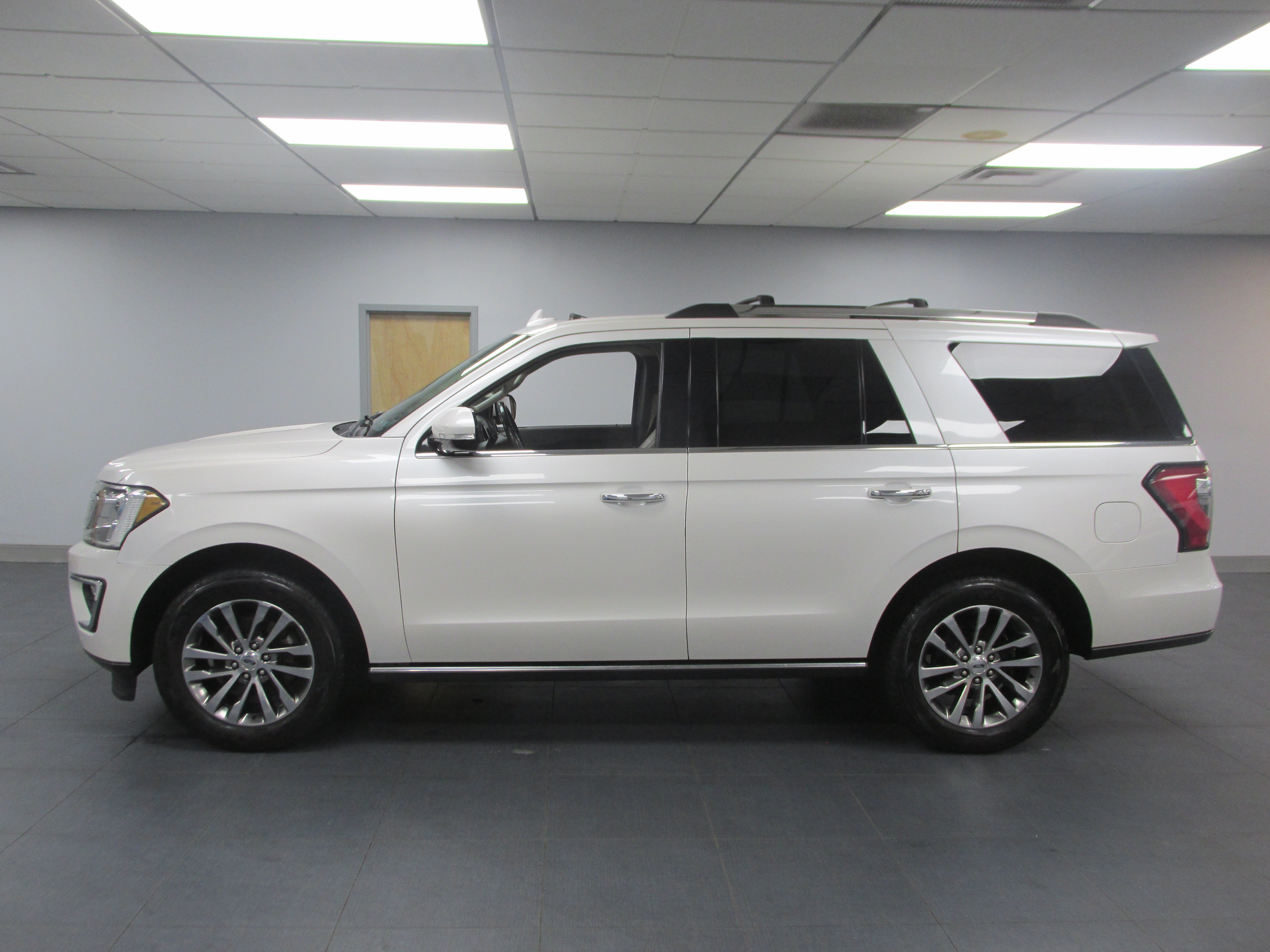 Certified 2018 Ford Expedition Limited w/ Equipment Group 301A AWD/4WD image 8