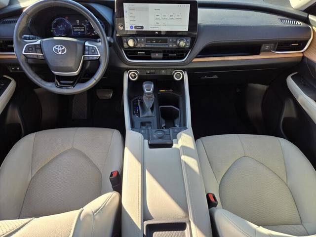 Used 2024 Toyota Grand Highlander AWD Hybrid image 16