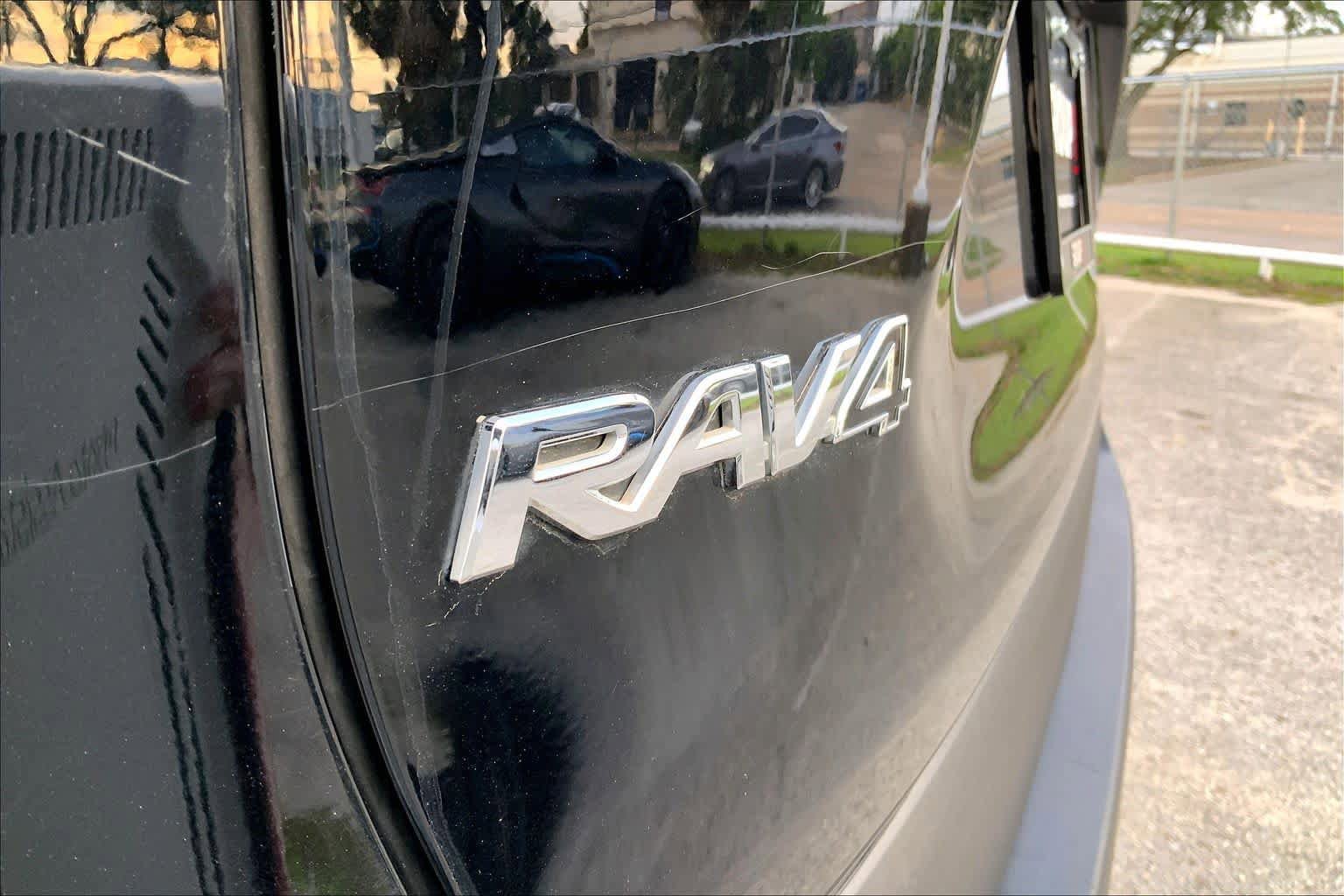 Used 2021 Toyota RAV4 XLE Premium FWD image 30