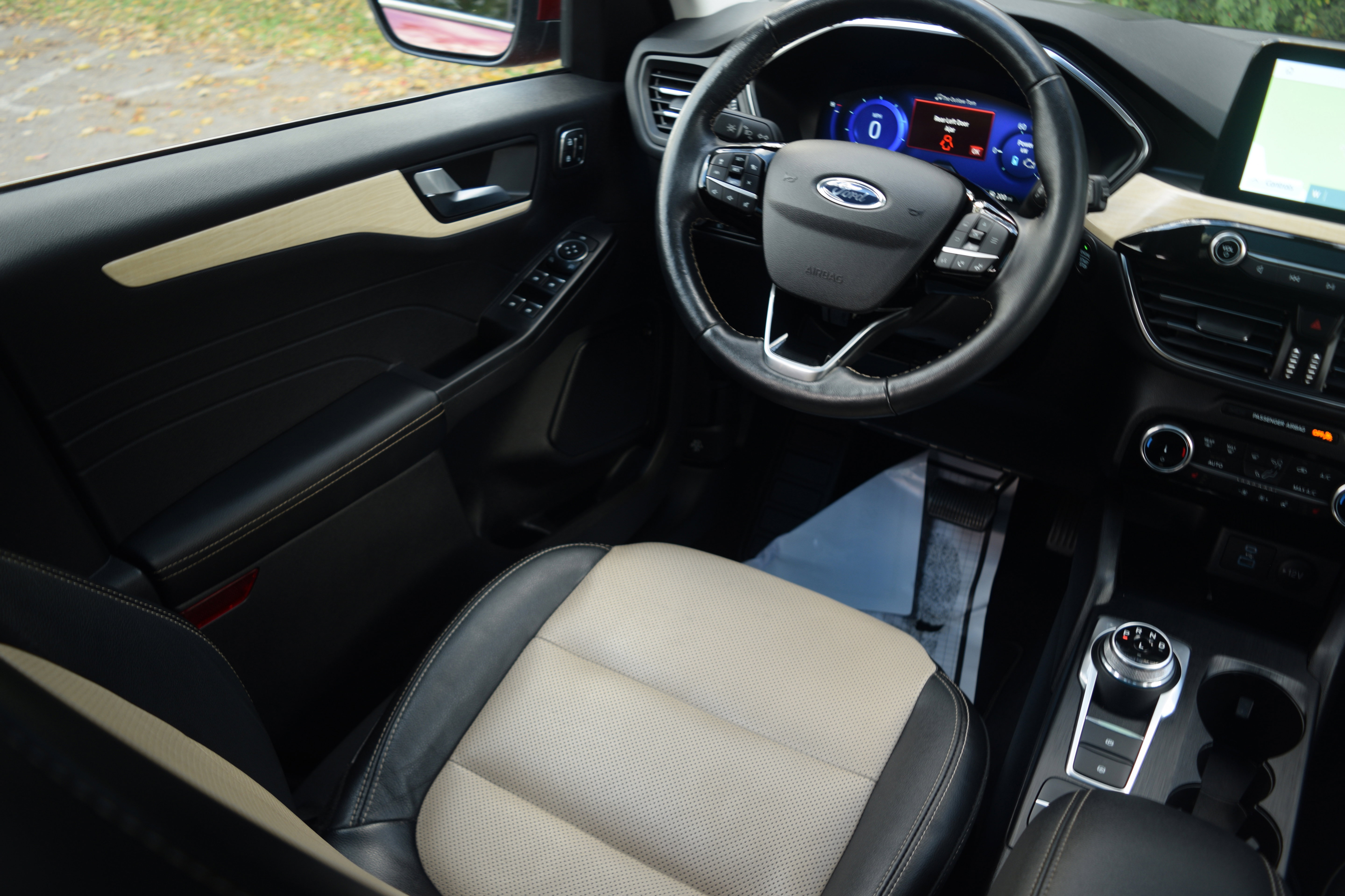 Certified 2022 Ford Escape Titanium w/ Titanium Premium Package image 2