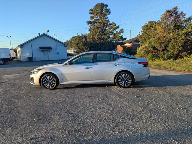 Used 2024 Nissan Altima 2.5 SV image 6