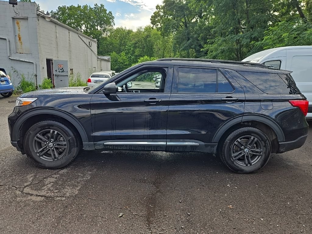 Certified 2021 Ford Explorer XLT w/ Equipment Group 202A AWD/4WD image 9