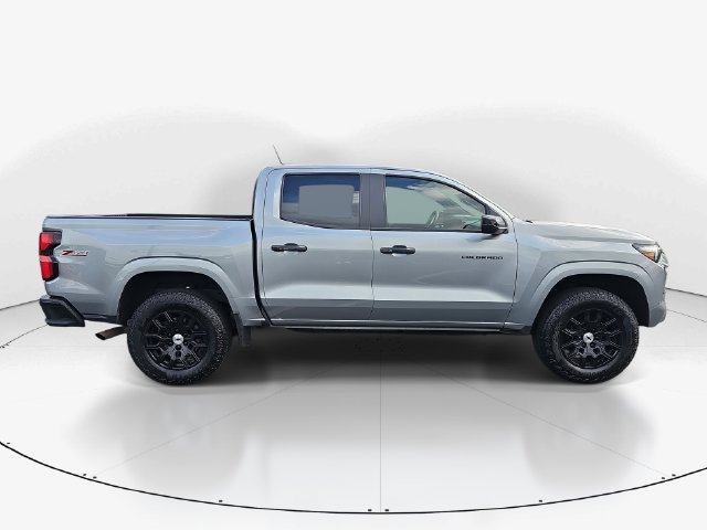 Used 2024 Chevrolet Colorado Z71 w/ Z71 Convenience Package 2 AWD/4WD image 3