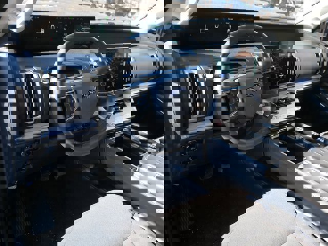 Certified 2025 Ford Expedition Active image 12