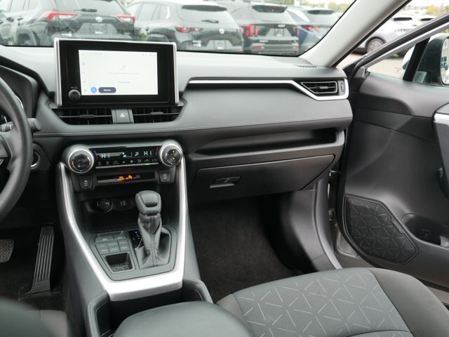 Used 2025 Toyota RAV4 XLE AWD/4WD image 22